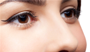 线*雕(提醒:非医学规范用语,实为在皮下埋置可吸收线,以拉紧皮肤,促进胶原蛋白再生的一种术式。)隆鼻后快速消肿的方法