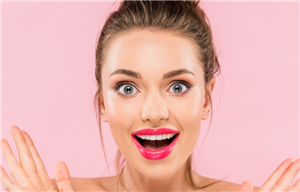 自体脂肪有丰满的脸颊,让你看起来充满胶原蛋白。