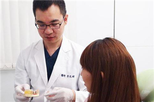 牙齿黄黑的原因是什么?那些人不能做冷光牙齿美白?