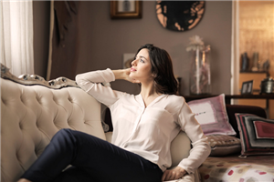 透明质酸滋润双唇,增加女性魅力