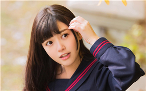 飘动的嘴唇之后,给人一种红唇的迷人形象