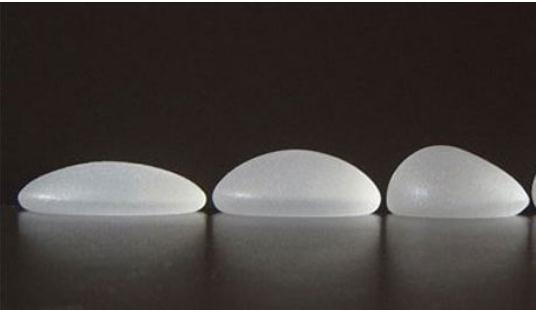 假体隆胸10个人有9个做完后悔?后遗症这么恐怖吗?