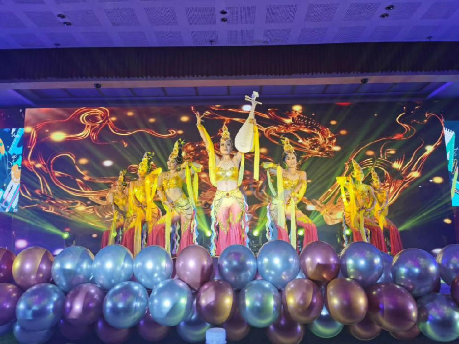 舞蹈:《丝路天音》