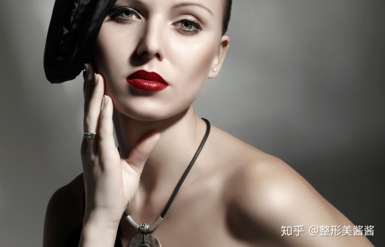 假体隆鼻手术需要多少钱?