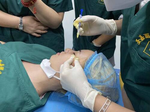 有哪些比较好的微整形学校呢?可以试听课程的 有哪些比较好的微整形学校呢?可以试听课程的