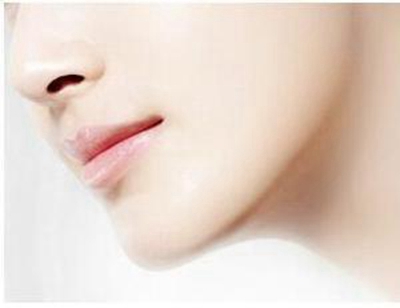影响假体垫下巴效果因素 深圳易容颜整形医院垫下巴价格表