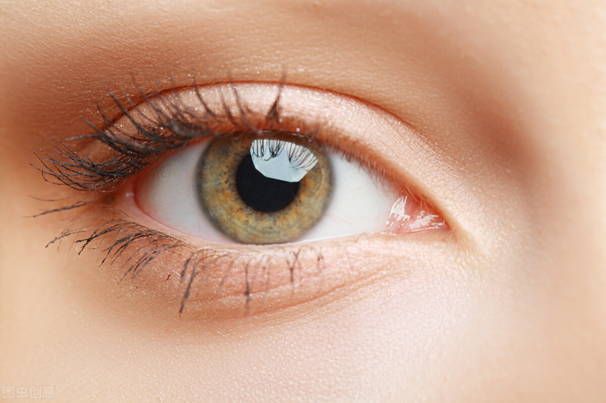 <strong>双眼皮做出了错误的选择,眼睛变成这样</strong>