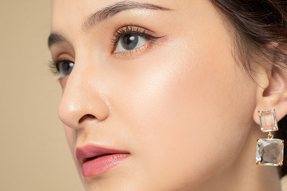 1658711876354573.jpg 摄图网_501636737_banner_高贵冷艳女性面部特写(非企业商用).jpg