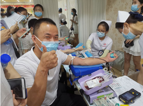 爱在美莱·公益行!武汉美莱一路温暖相伴!