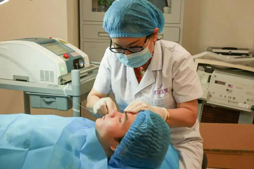 爱在美莱·公益行!武汉美莱一路温暖相伴!