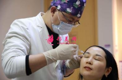 四川华西医院整形科玻尿酸丰太阳穴案例查询!含2022全新价格表公 四川华西医院整形科玻尿酸丰太阳穴案例查询!含2022全新价格表公