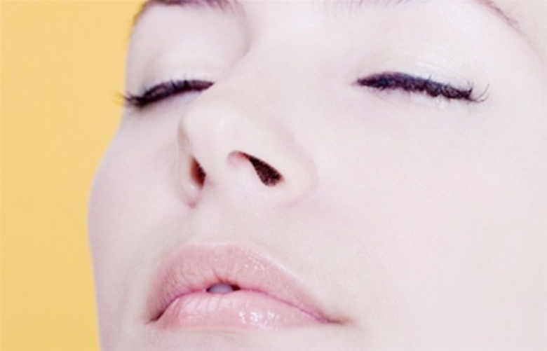 假体垫鼻基底切口在哪里 假体垫鼻基底切口在哪里